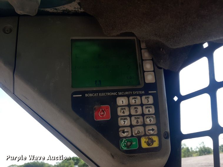 image for item OF9462 2002 Bobcat S300  skid steer loader
