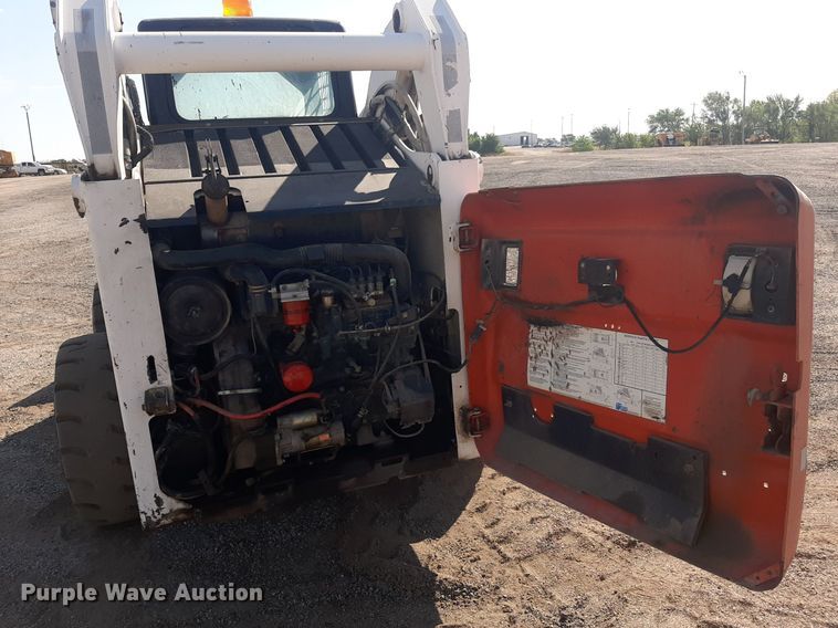 image for item OF9462 2002 Bobcat S300  skid steer loader