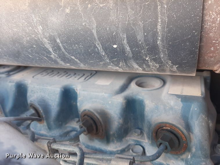 image for item OF9462 2002 Bobcat S300  skid steer loader