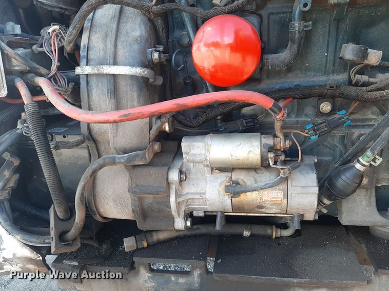 image for item OF9462 2002 Bobcat S300  skid steer loader