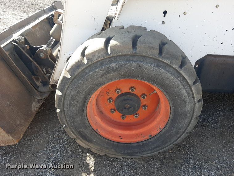 image for item OF9462 2002 Bobcat S300  skid steer loader