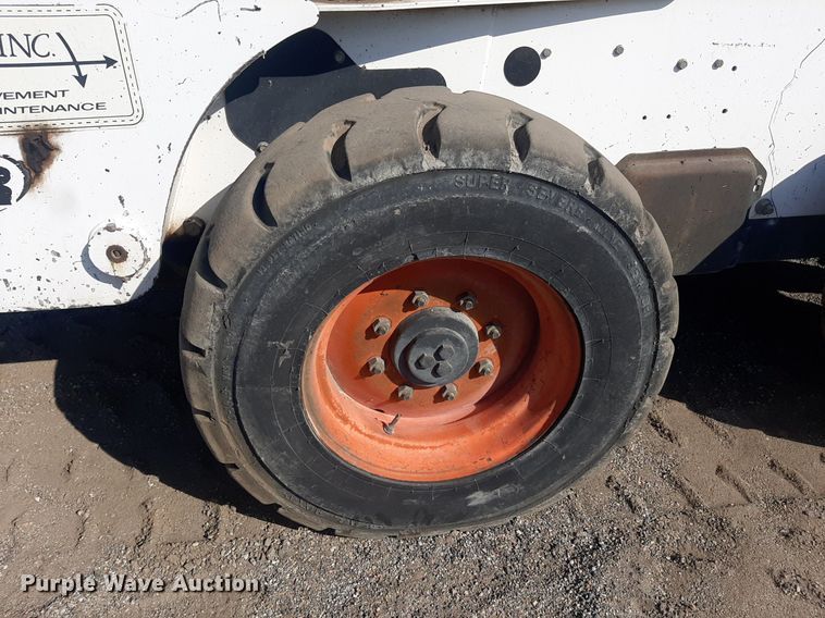 image for item OF9462 2002 Bobcat S300  skid steer loader