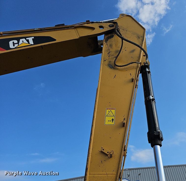image for item OG9422 2018 Caterpillar 349FL  excavator
