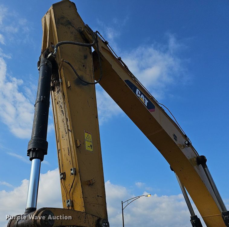image for item OG9422 2018 Caterpillar 349FL  excavator