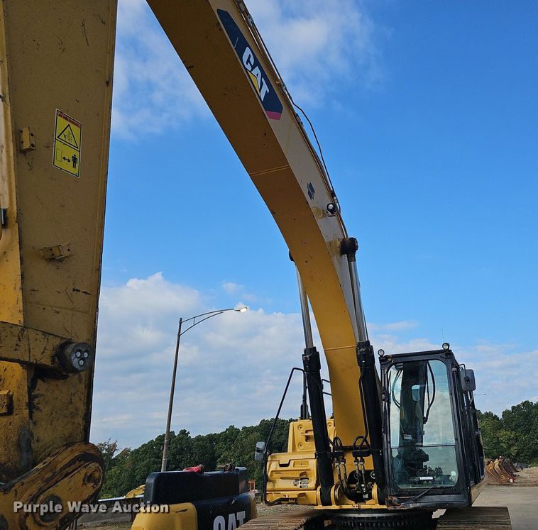 image for item OG9422 2018 Caterpillar 349FL  excavator