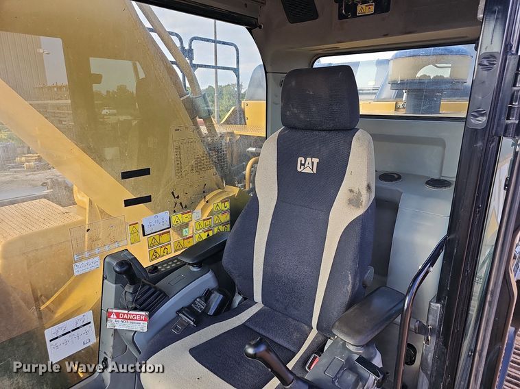 image for item OG9422 2018 Caterpillar 349FL  excavator