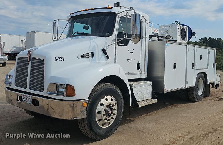 image for item OG9423 2004 Kenworth T300  utility / service truck