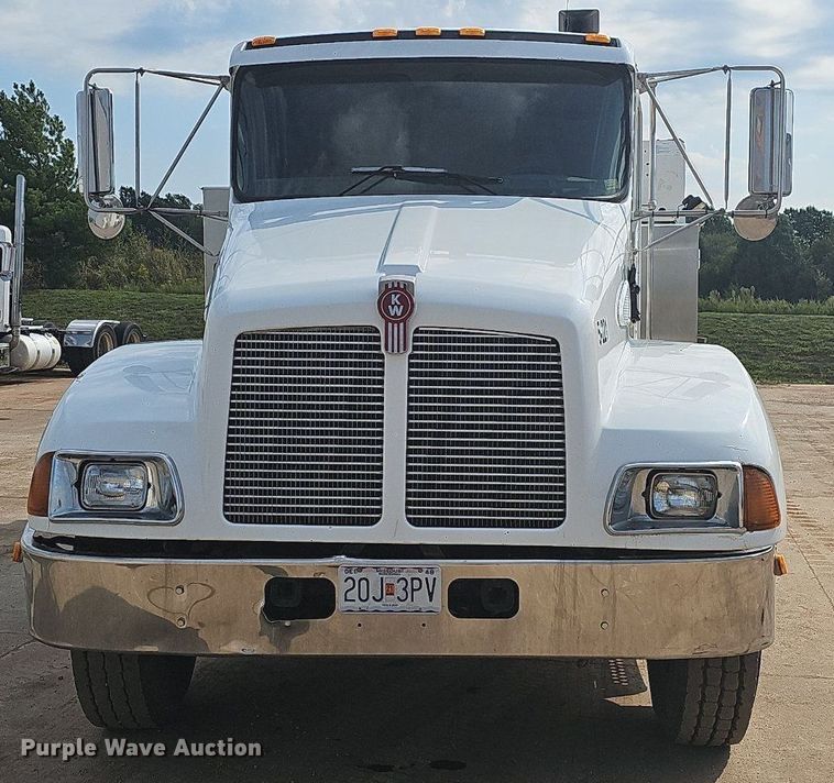 image for item OG9423 2004 Kenworth T300  utility / service truck