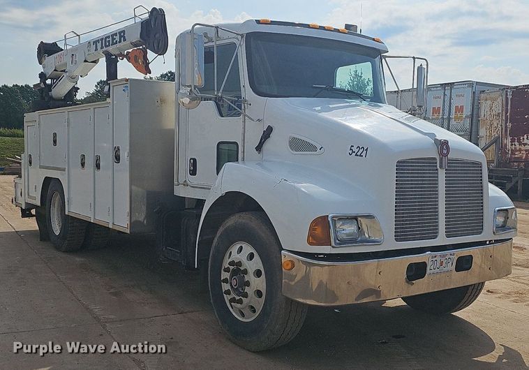 image for item OG9423 2004 Kenworth T300  utility / service truck