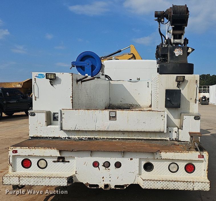 image for item OG9423 2004 Kenworth T300  utility / service truck