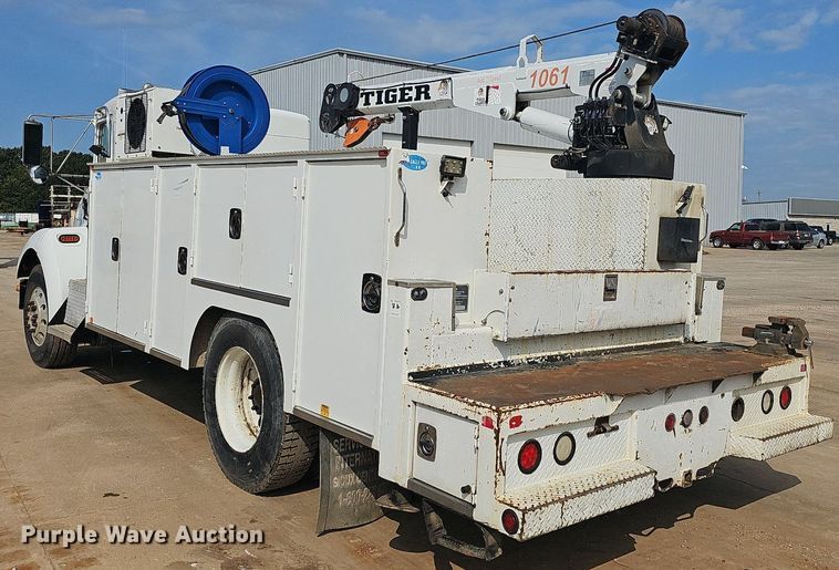 image for item OG9423 2004 Kenworth T300  utility / service truck