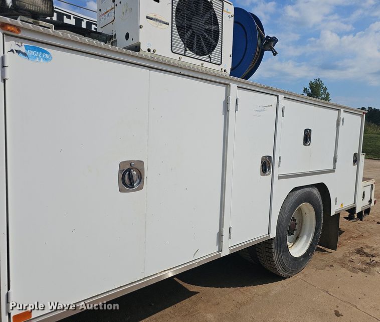 image for item OG9423 2004 Kenworth T300  utility / service truck