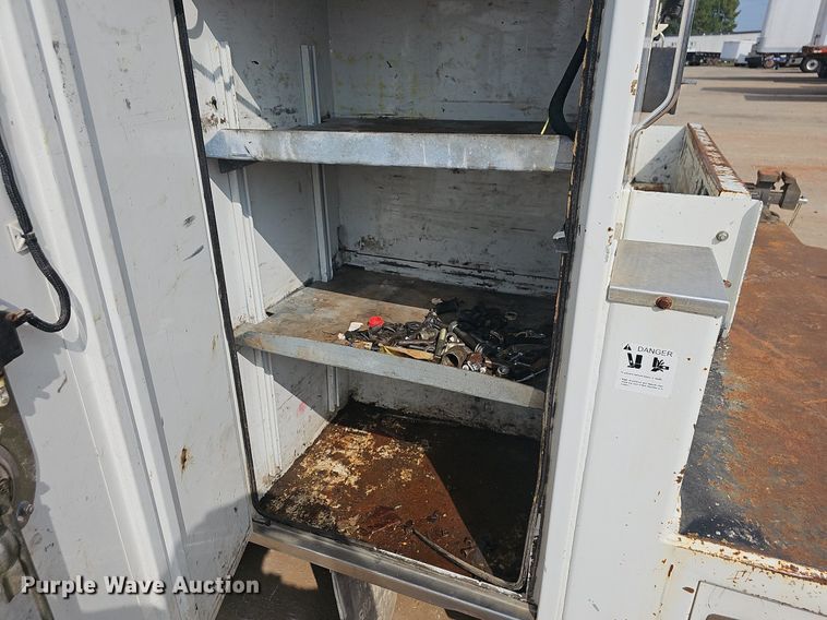 image for item OG9423 2004 Kenworth T300  utility / service truck