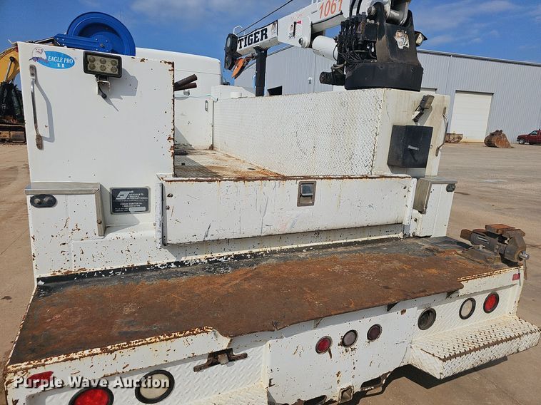 image for item OG9423 2004 Kenworth T300  utility / service truck