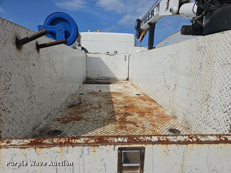 image for item OG9423 2004 Kenworth T300  utility / service truck