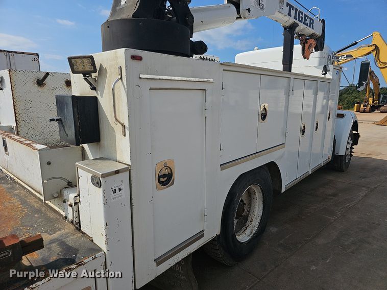 image for item OG9423 2004 Kenworth T300  utility / service truck