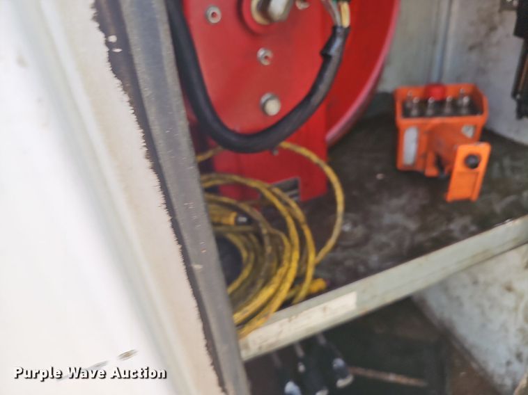 image for item OG9423 2004 Kenworth T300  utility / service truck