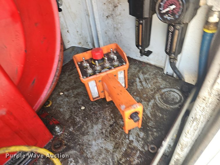 image for item OG9423 2004 Kenworth T300  utility / service truck