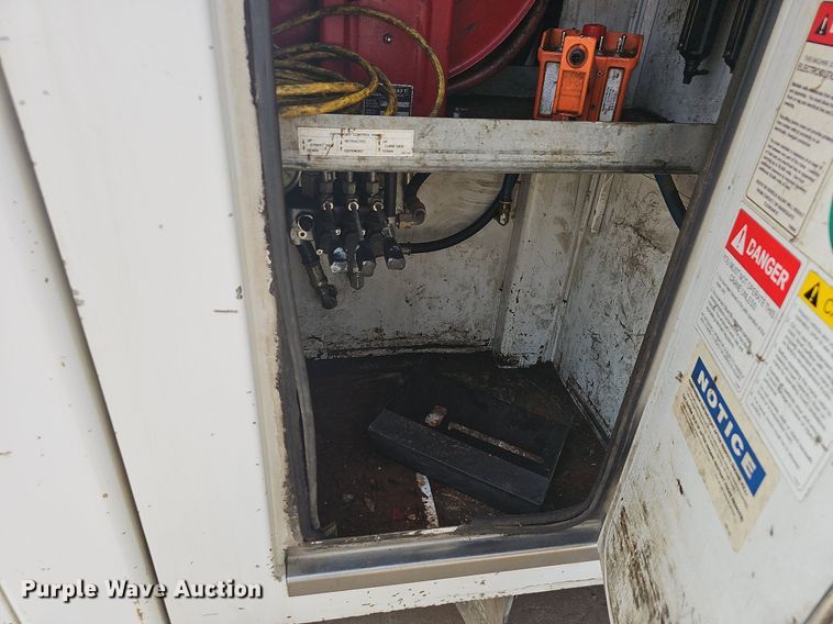 image for item OG9423 2004 Kenworth T300  utility / service truck