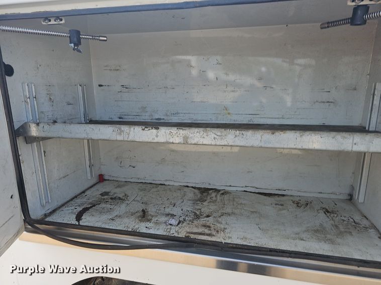 image for item OG9423 2004 Kenworth T300  utility / service truck