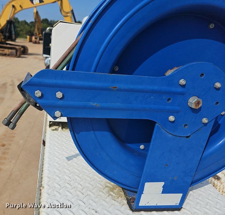 image for item OG9423 2004 Kenworth T300  utility / service truck