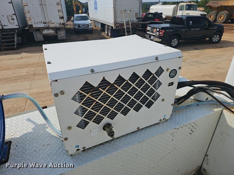 image for item OG9423 2004 Kenworth T300  utility / service truck