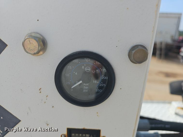 image for item OG9423 2004 Kenworth T300  utility / service truck