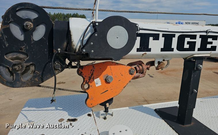 image for item OG9423 2004 Kenworth T300  utility / service truck