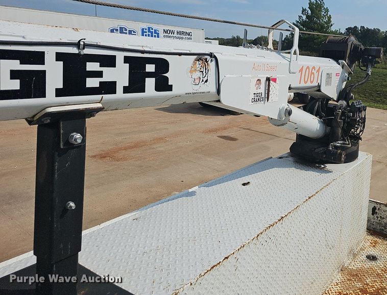 image for item OG9423 2004 Kenworth T300  utility / service truck