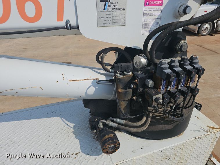 image for item OG9423 2004 Kenworth T300  utility / service truck