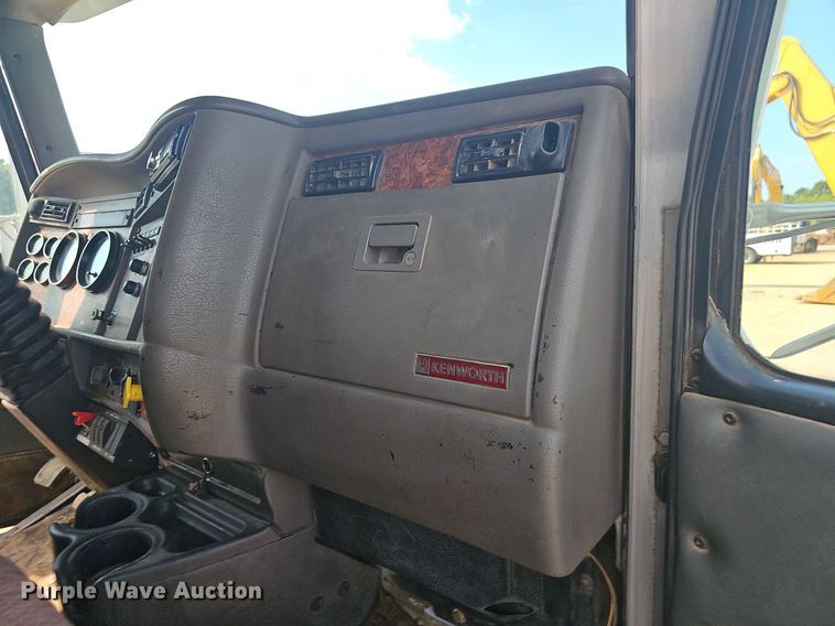 image for item OG9423 2004 Kenworth T300  utility / service truck