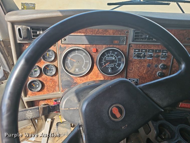 image for item OG9423 2004 Kenworth T300  utility / service truck