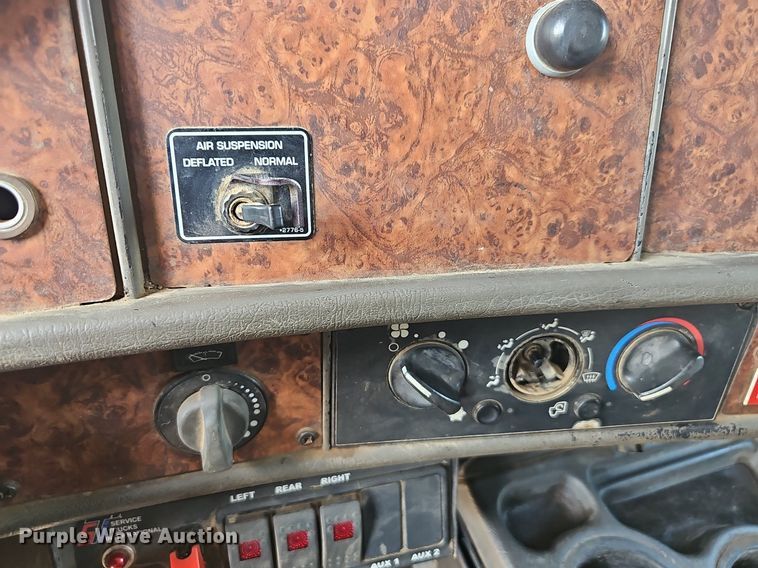 image for item OG9423 2004 Kenworth T300  utility / service truck