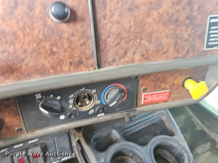 image for item OG9423 2004 Kenworth T300  utility / service truck