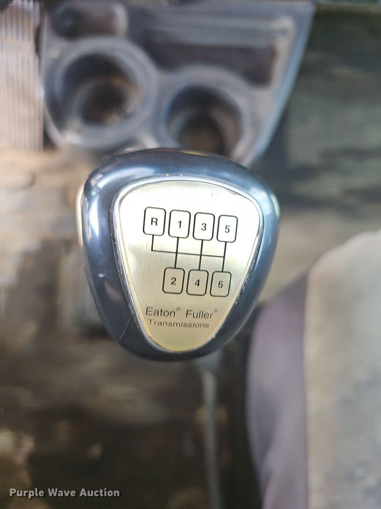 image for item OG9423 2004 Kenworth T300  utility / service truck