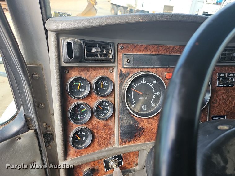 image for item OG9423 2004 Kenworth T300  utility / service truck