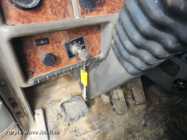 image for item OG9423 2004 Kenworth T300  utility / service truck