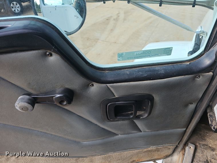 image for item OG9423 2004 Kenworth T300  utility / service truck