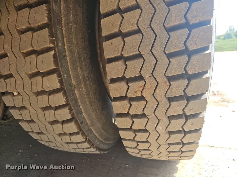 image for item OG9423 2004 Kenworth T300  utility / service truck