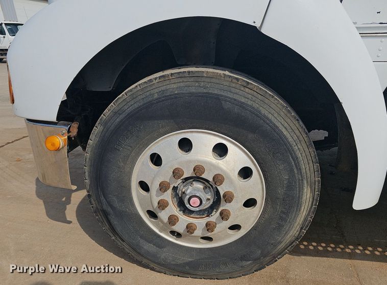 image for item OG9423 2004 Kenworth T300  utility / service truck