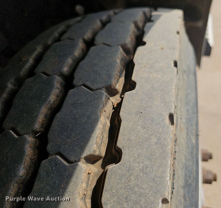 image for item OG9423 2004 Kenworth T300  utility / service truck