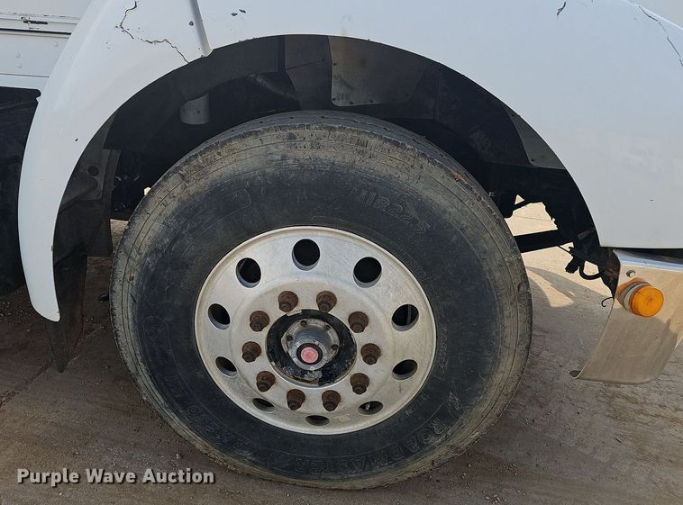 image for item OG9423 2004 Kenworth T300  utility / service truck