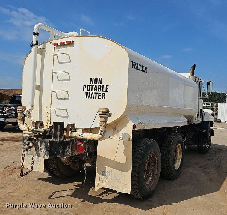image for item OG9424 1995 Mack CH613  water truck