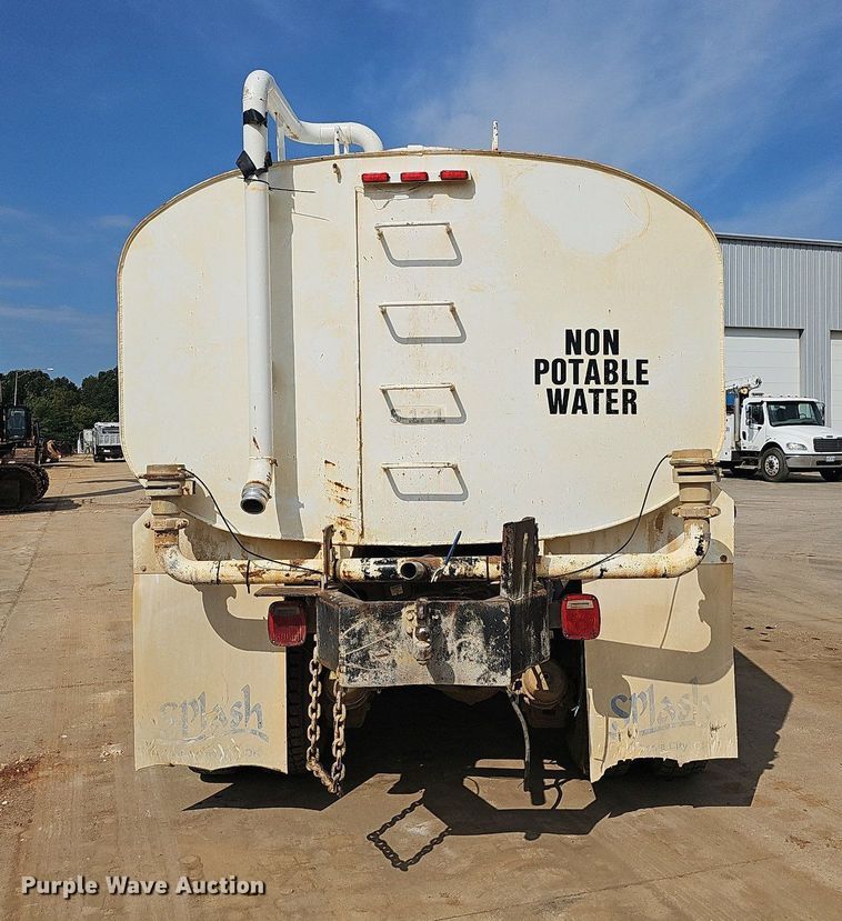 image for item OG9424 1995 Mack CH613  water truck