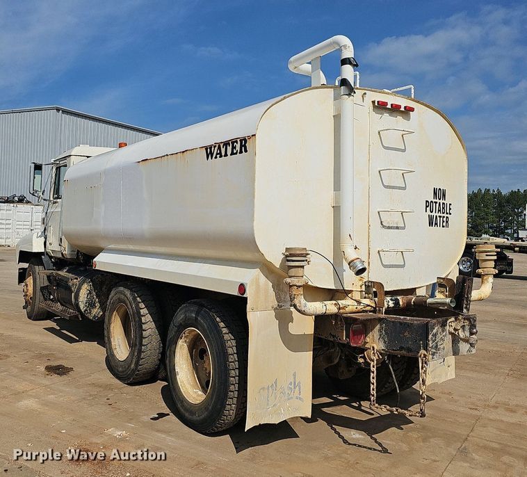 image for item OG9424 1995 Mack CH613  water truck