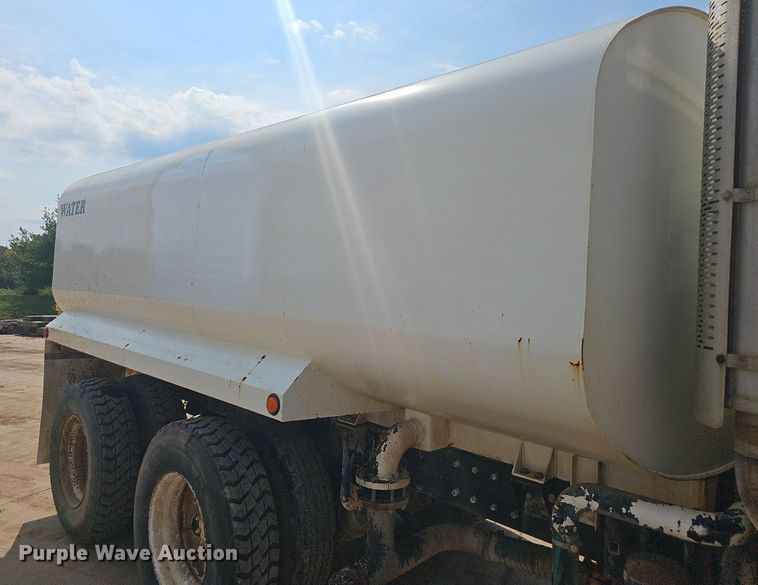 image for item OG9424 1995 Mack CH613  water truck