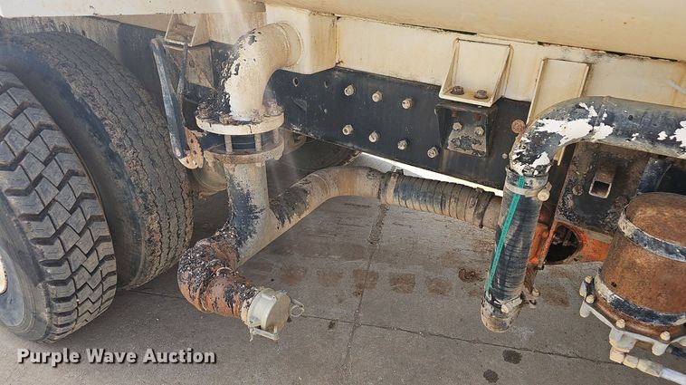 image for item OG9424 1995 Mack CH613  water truck