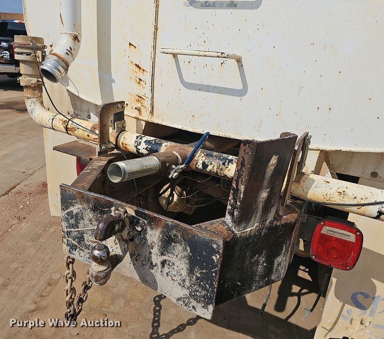 image for item OG9424 1995 Mack CH613  water truck