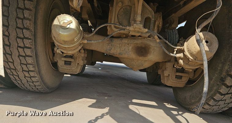 image for item OG9424 1995 Mack CH613  water truck