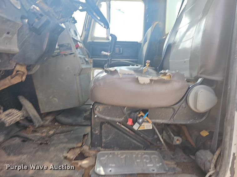 image for item OG9424 1995 Mack CH613  water truck